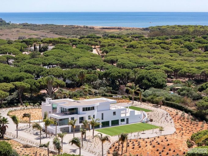6 Bed Villa Near The Beach In Fonte Santa Quarteira Algarve 4