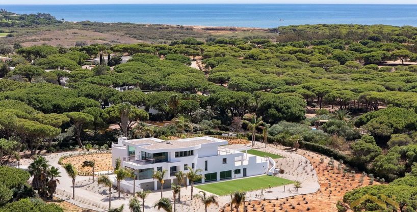 6 Bed Villa Near The Beach In Fonte Santa Quarteira Algarve 4