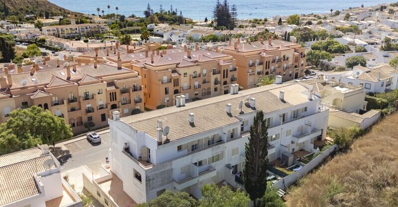 Algarve Top Floor 3 Bedroom Apartment Close To Luz Beach 1