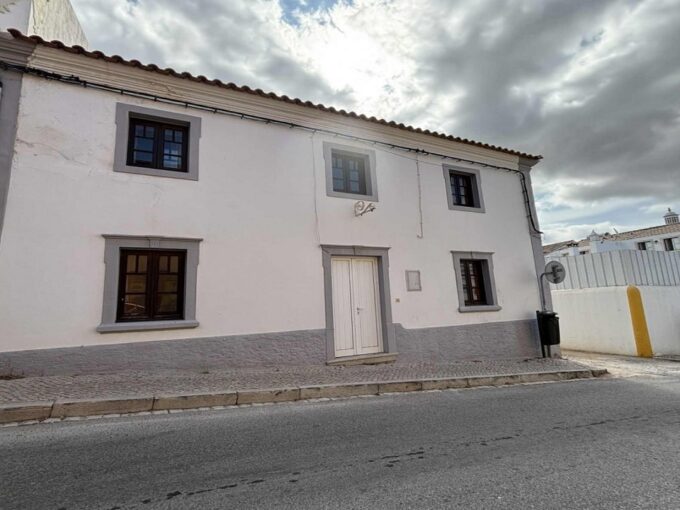 2 Bed Apartment Plus A Commercial Shop In Boliqueime Algarve 1