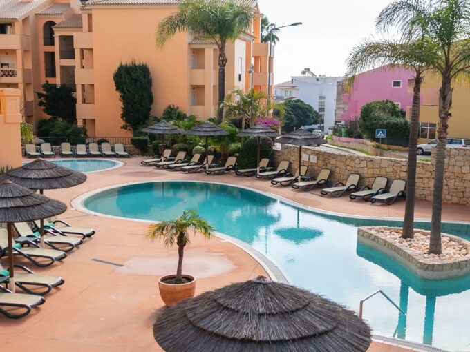 2 bed apartment for sale in Estrela da Luz, Algarve 1