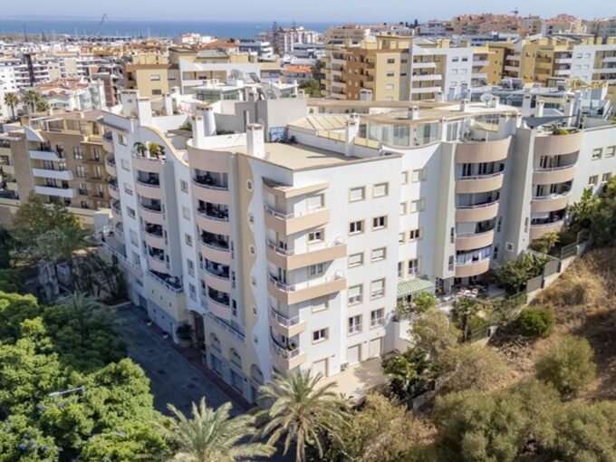 2 bed apartment with garage and spa facilities in Lagos, Algarve 1