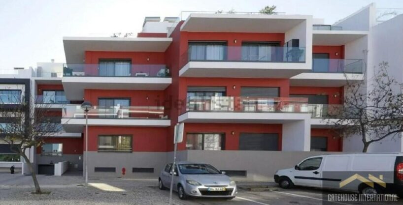 2 bed apartment with garage for sale in Tavira Algarve 1