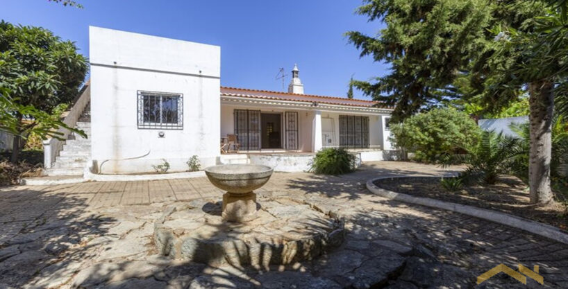 3 Bed Villa Plus Studio Annex In Praia da Luz Algarve 1