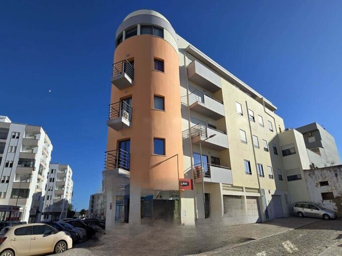 3 bed apartment for sale in Lagoa, Algarve 1