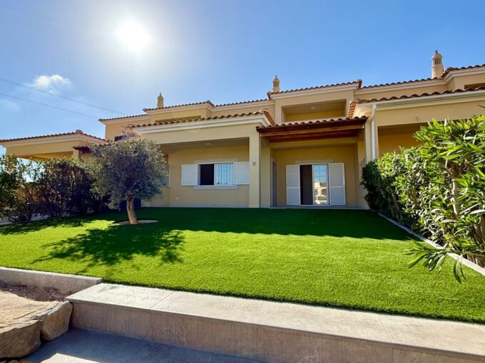 4 Bed Townhouse With Pool In Prime Almancil Algarve 1
