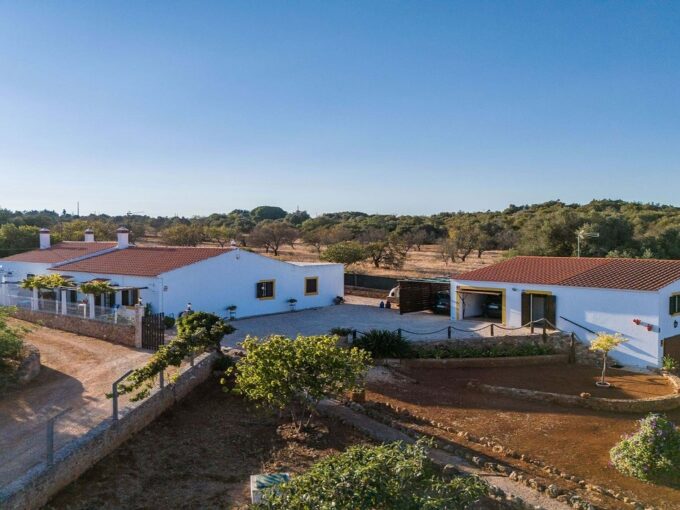 4 bed farmhouse for sale near Lagos, West Algarve 1