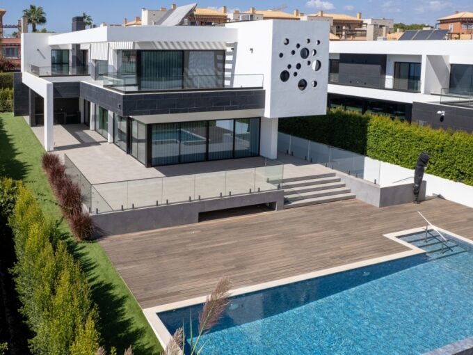 5 Bed Villa Near The Els Golf Course Vilamoura Algarve 1