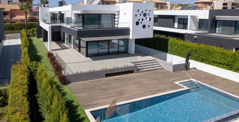 5 Bed Villa Near The Els Golf Course Vilamoura Algarve 1
