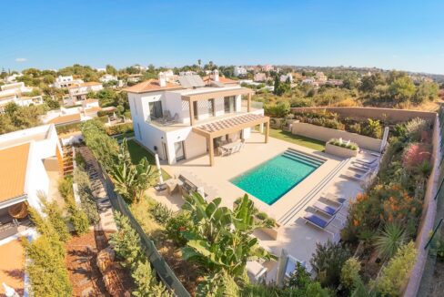 5 bed villa for sale in Clube Albufeira, Algarve 1