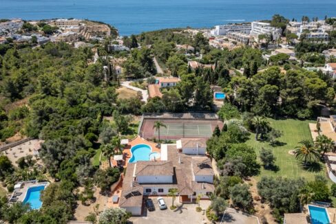 7 bed villa with pool and tennis court in Carvoeiro, Algarve 5