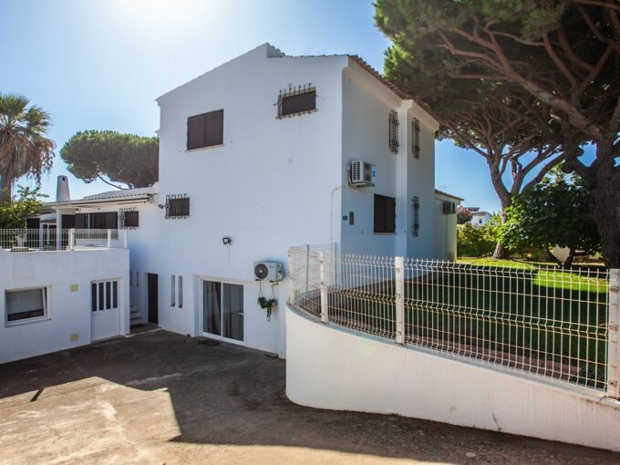 8 Bed Guest House Villa For Sale In Faro Algarve 1
