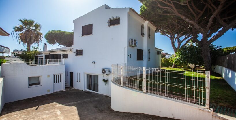 8 Bed Guest House Villa For Sale In Faro Algarve 1