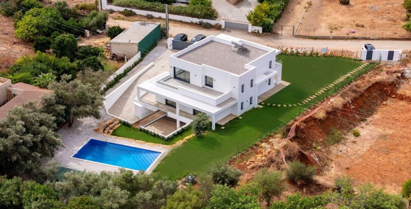 Algarve 4 bed modern villa for sale in Vale Formoso, Almancil 1