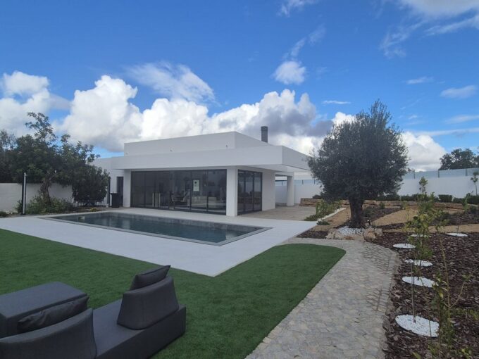 Brand New 4 Bed Modern Style Villa In Sao Bras de Alportel 1