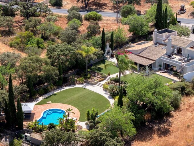 Detached renovated 3 bedroom villa in Santa Barbara de Nexe, Algarve 2