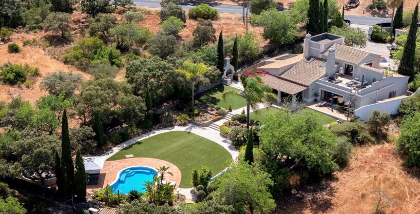 Detached renovated 3 bedroom villa in Santa Barbara de Nexe, Algarve 2