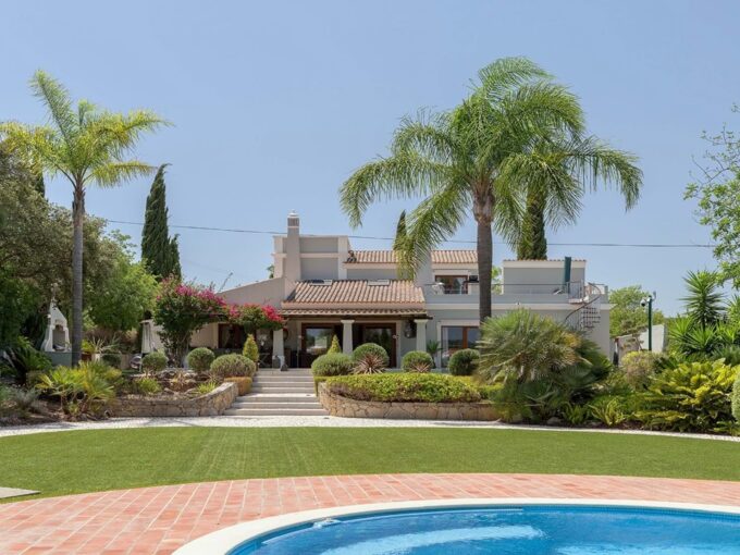 Detached renovated 3 bedroom villa in Santa Barbara de Nexe, Algarve 3