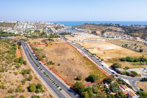 Development land for 37 units for sale in Albufeira Marina, Algarve 1