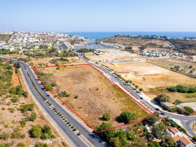 Development land for 37 units for sale in Albufeira Marina, Algarve 1