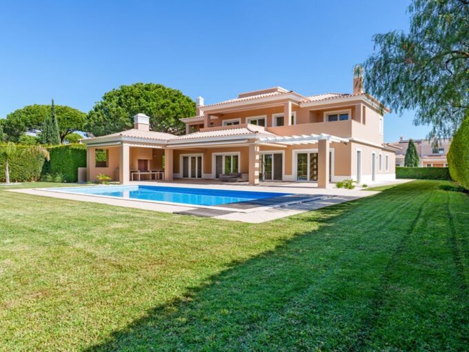 Frontline Golf Vlla In Vila Sol Resort Algarve For Sale 1