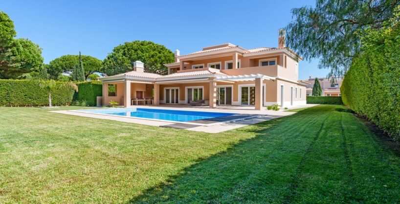 Frontline Golf Vlla In Vila Sol Resort Algarve For Sale 1