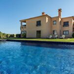 Furnished 2 bed apartment with private pool in Luz, Algarve 1