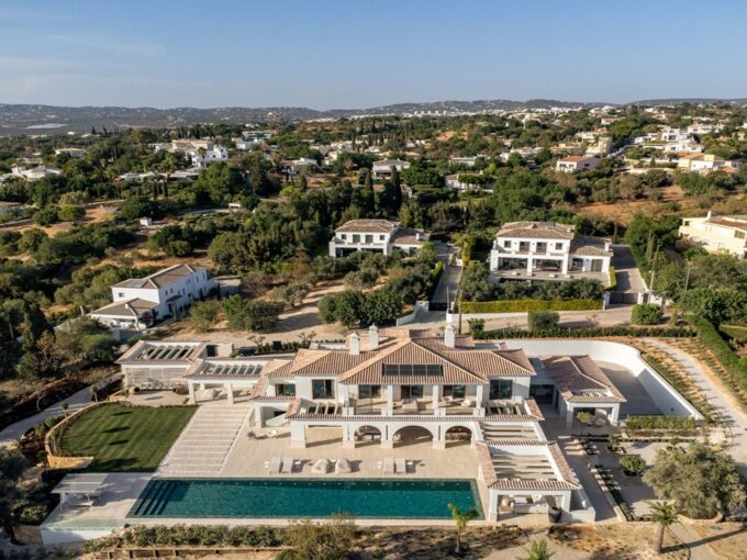 Luxury Villa In Vale Formoso Hills Almancil Algarve 1
