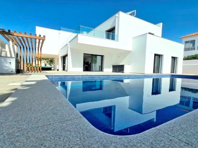 Modern 4 bed villa with pool for sale in Tavira, East Algarve 1