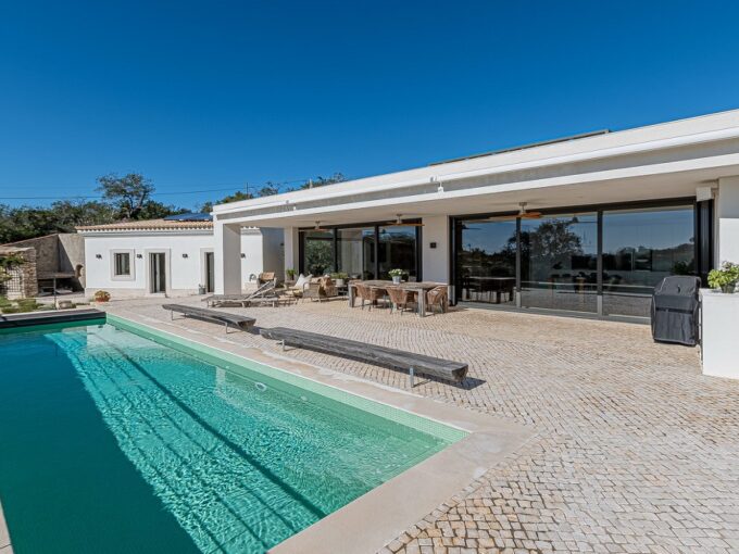 Modern Single Storey Villa For Sale In Loule Algarve 1