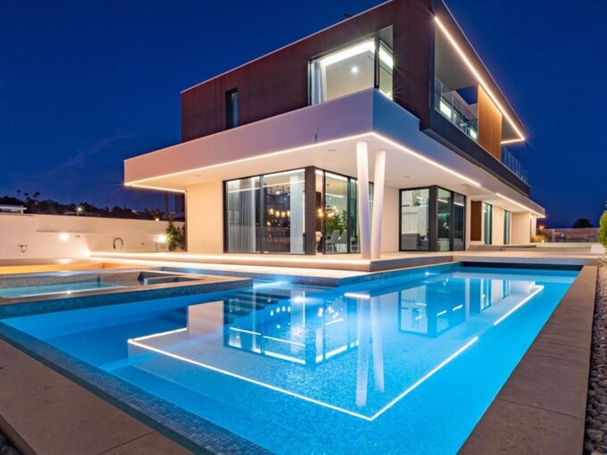 New Luxury Villa Near Salgados Golf Algarve 1
