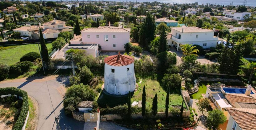 Plot to build a modern villa in Carvoeiro, Algarve 1