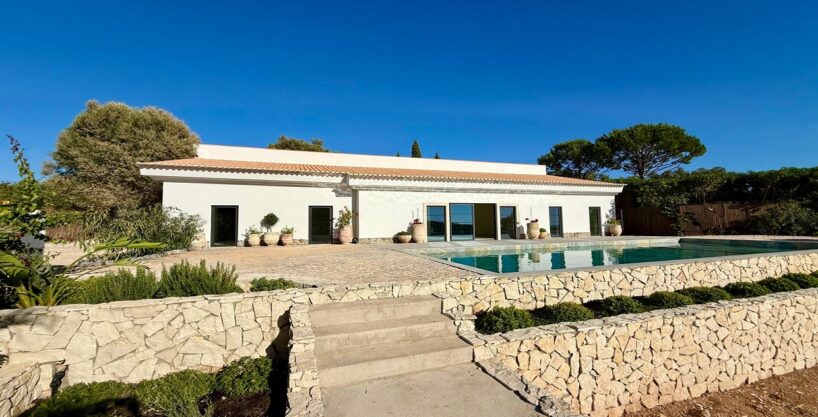 Sea View 5 Bed Renovated Farmhouse In Santa Barbara Algarve 1