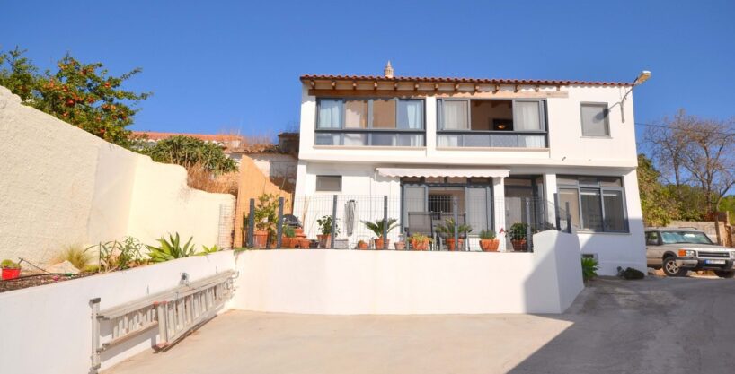 Sea view house for sale in Loule, Algarve 1