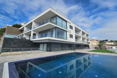 Top floor 2 bed apartment overlooking Albufeira Marina, Algarve 1