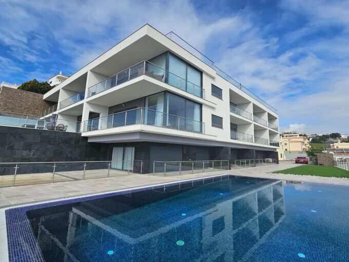 Top floor 2 bed apartment overlooking Albufeira Marina, Algarve 1