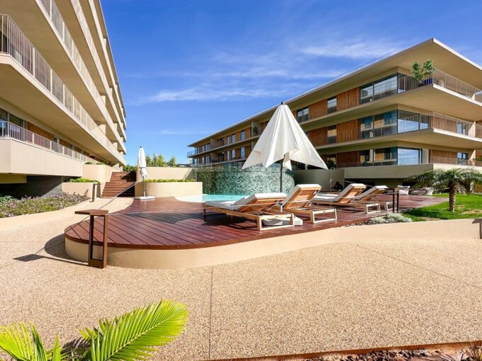 1 bed beach apartment for sale in Quarteira, Algarve 1