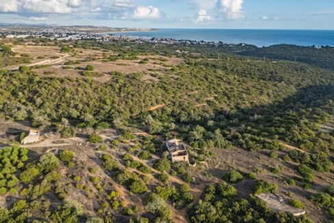 1.5 hectare building plot with ruin for sale in Porches, Algarve 1