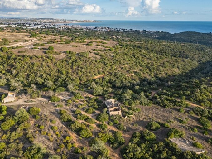 1.5 hectare building plot with ruin for sale in Porches, Algarve 1