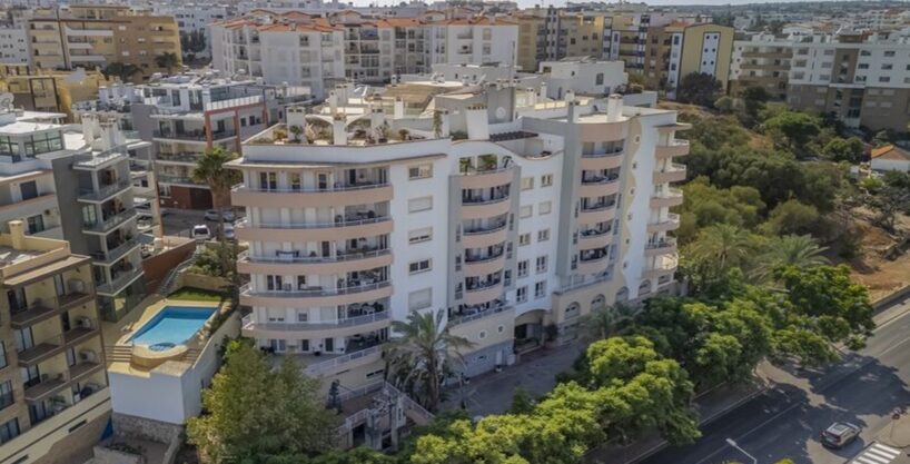 2 bed apartment for sale in Lagos, Algarve 1