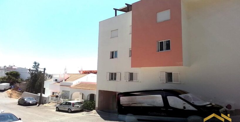 2 bed apartment with garage for sale in Albufeira Algarve 1