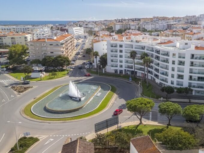 2 bed apartment with rooftop terrace in Lagos, Algarve 1