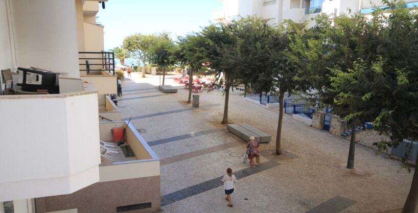 2 bed beach apartment for sale in Armacao de Pera, Algarve 1