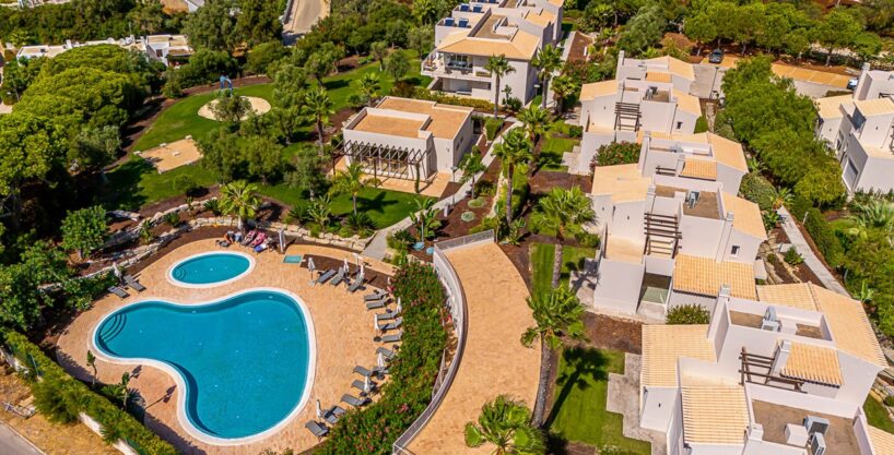 2 bed townhouse for sale in Carvoeiro, Algarve 1