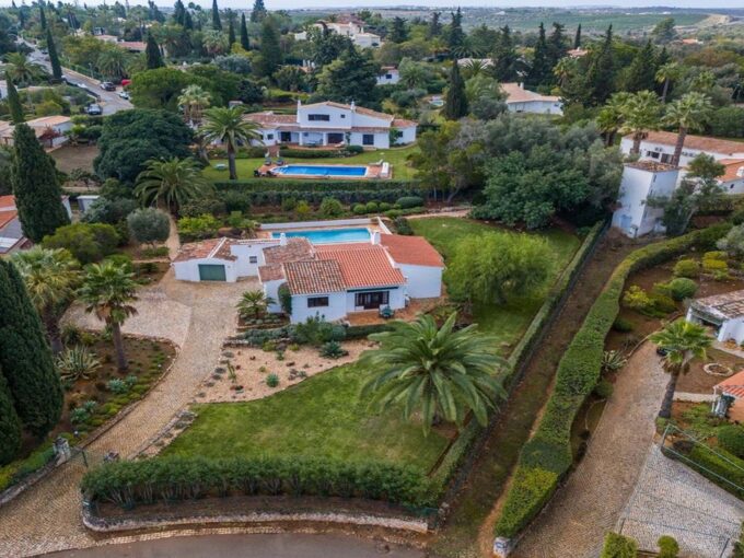 2 independent detached villas with pools in Mexilhoeira Grande, Portimao 1