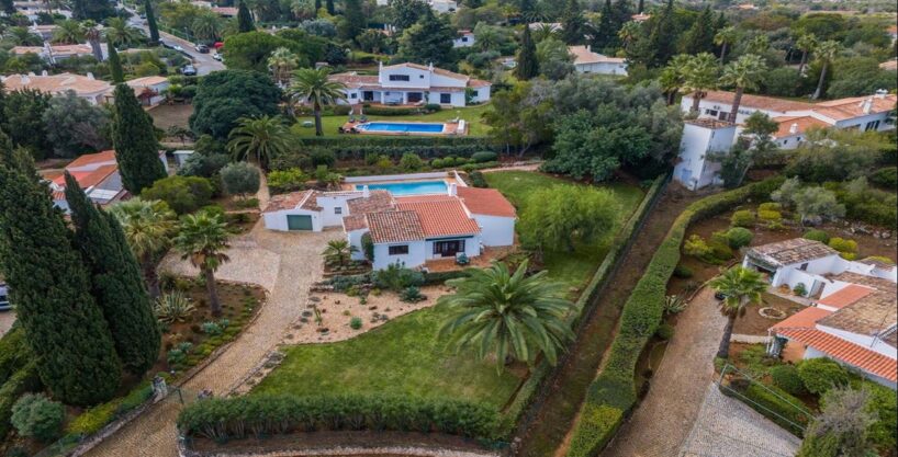 2 independent detached villas with pools in Mexilhoeira Grande, Portimao 1