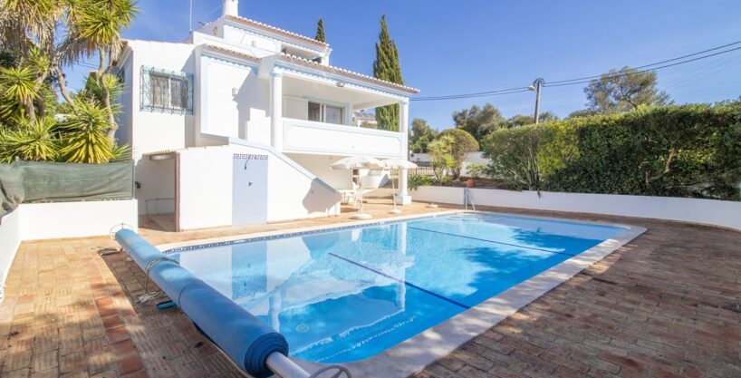 3 bed detached villa with pool in Sesmarias, Carvoeiro, Algarve 1