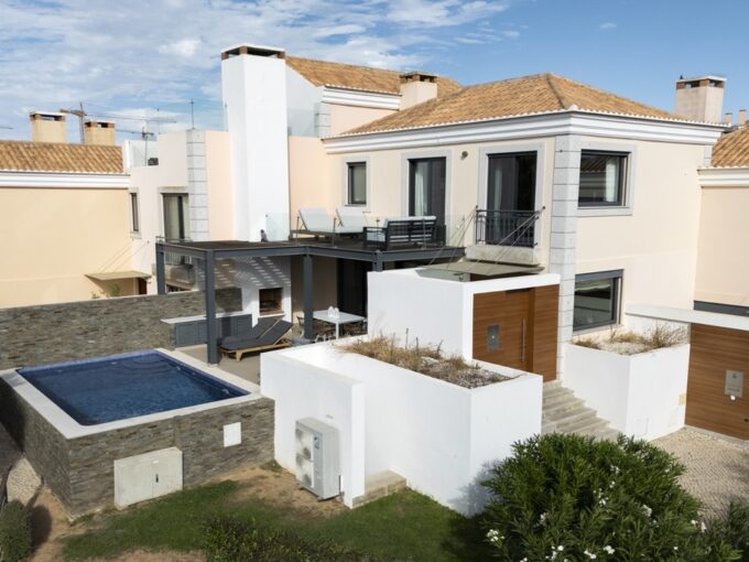 3 bed golf apartment for sale in Vale do Lobo, Algarve 1