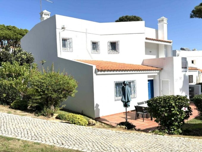 3 bedroom semi detached townhouse in Vale do Lobo, Algarve 2
