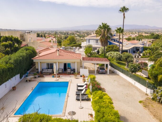 4 bed private villa for sale in Carvoeiro, Algarve 1
